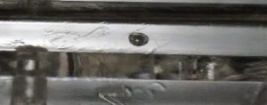 射出成型品に発生した、同心円状の細かい波状模様(フローマーク）の不良事例画像
